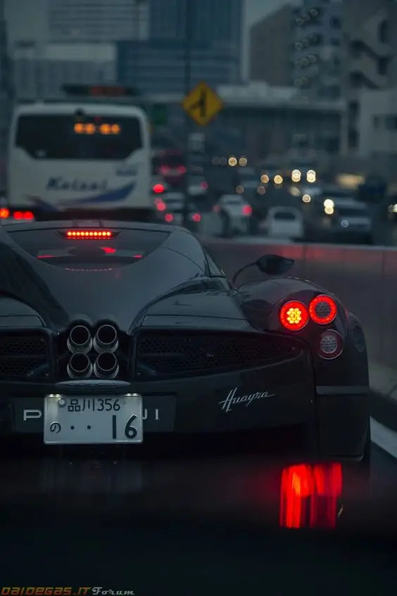 World Mingche Sports Car High Quality Poster For Living Room Decoration Canvas Painting Art Home Wall Office Decor Picture